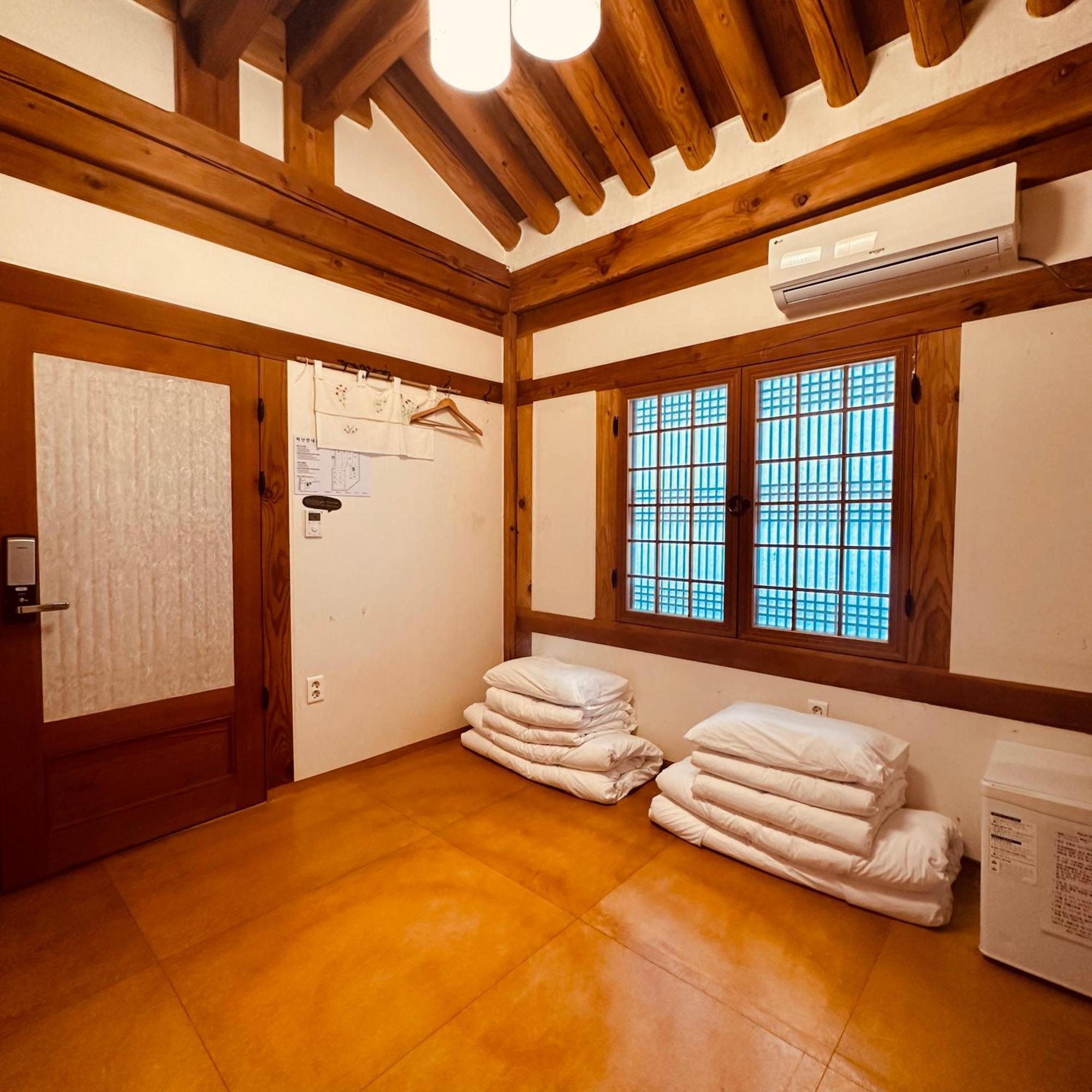 Jeonju Hanok Village Deoksugung Exterior foto