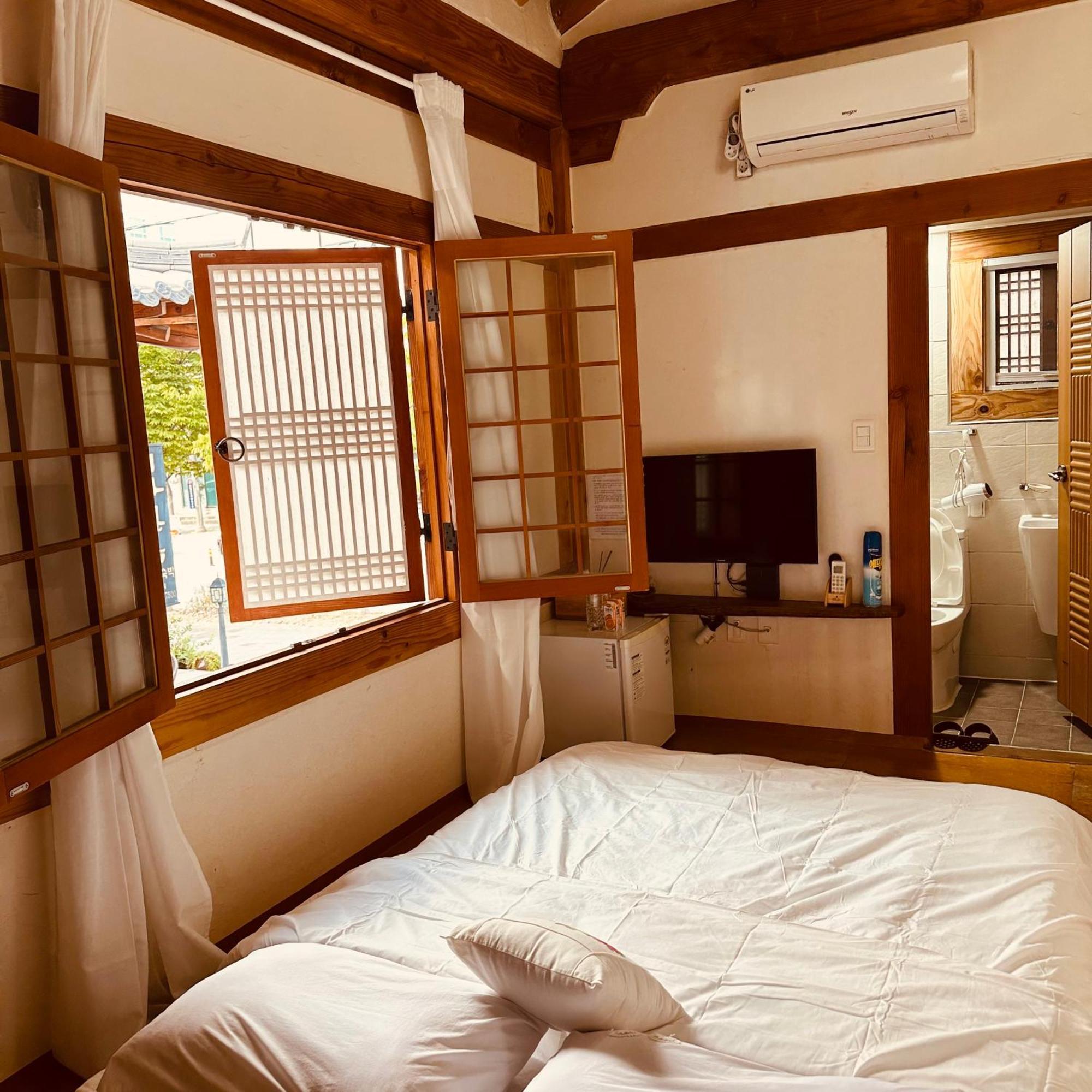 Jeonju Hanok Village Deoksugung Exterior foto