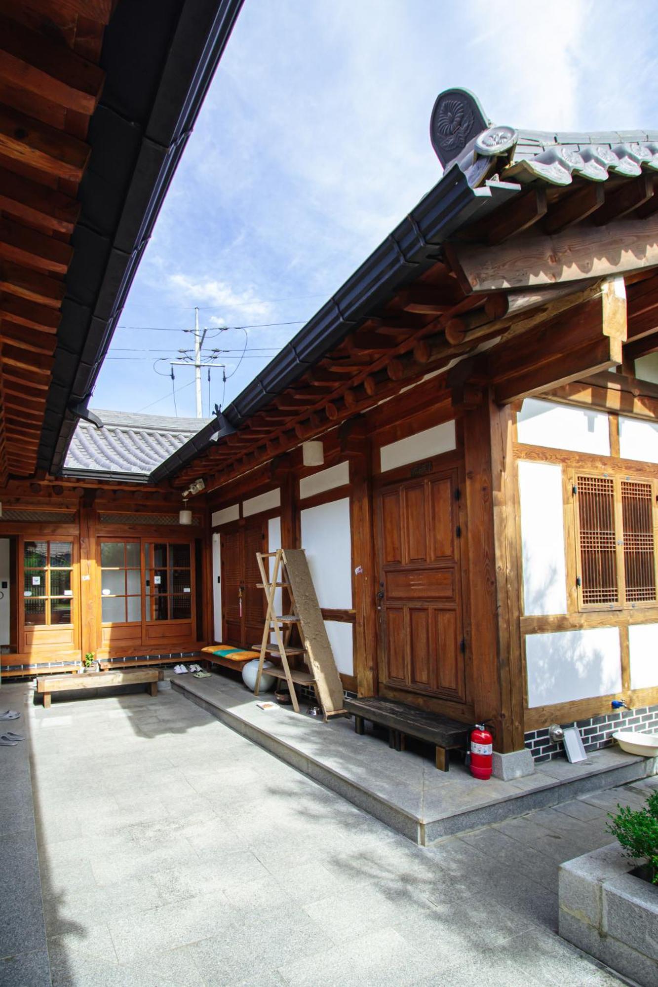 Jeonju Hanok Village Deoksugung Exterior foto