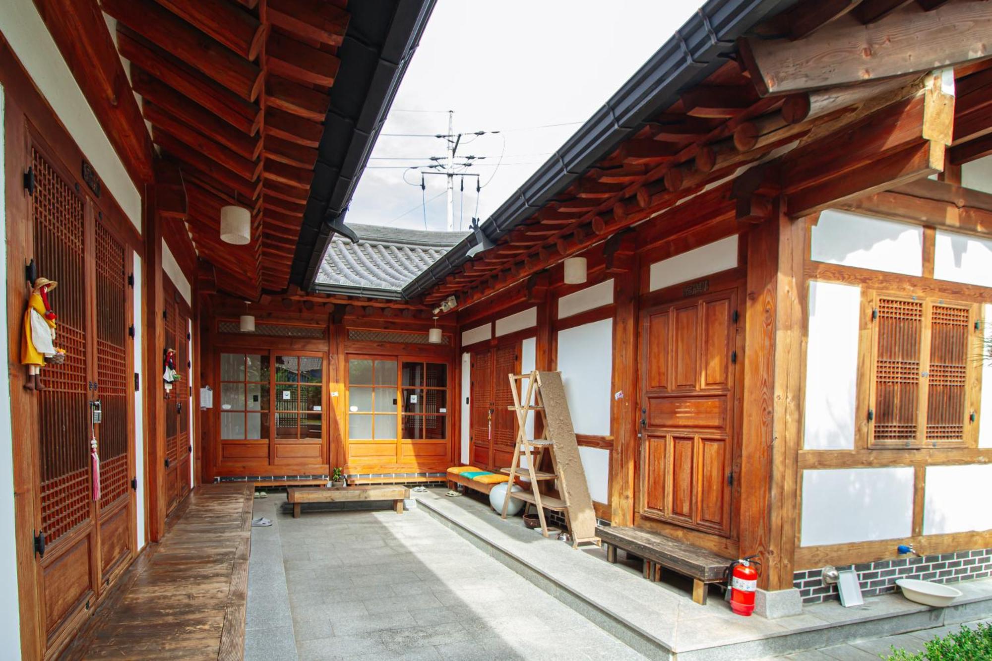 Jeonju Hanok Village Deoksugung Exterior foto