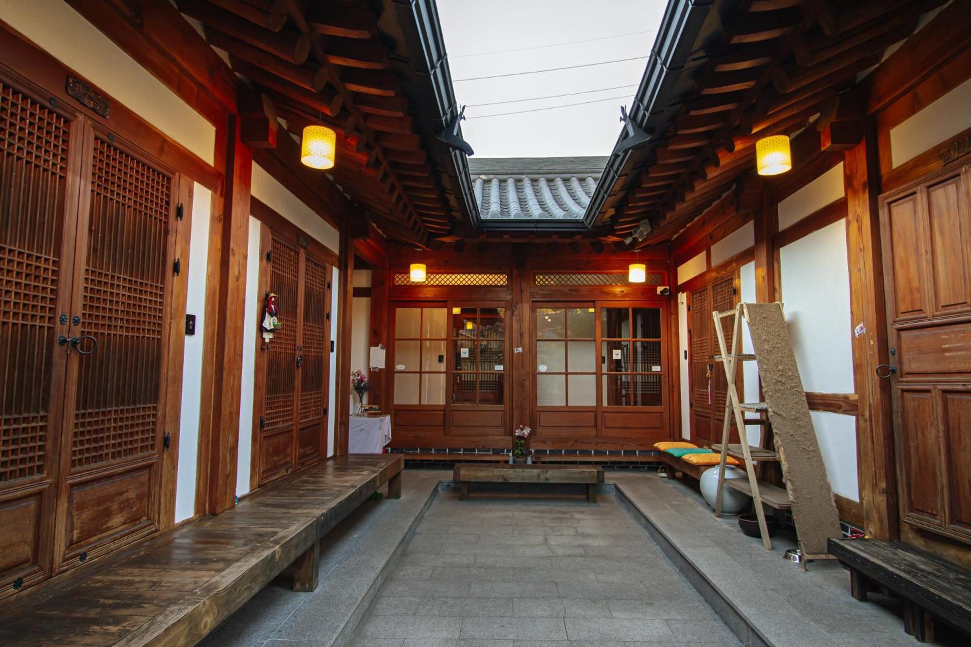 Jeonju Hanok Village Deoksugung Exterior foto