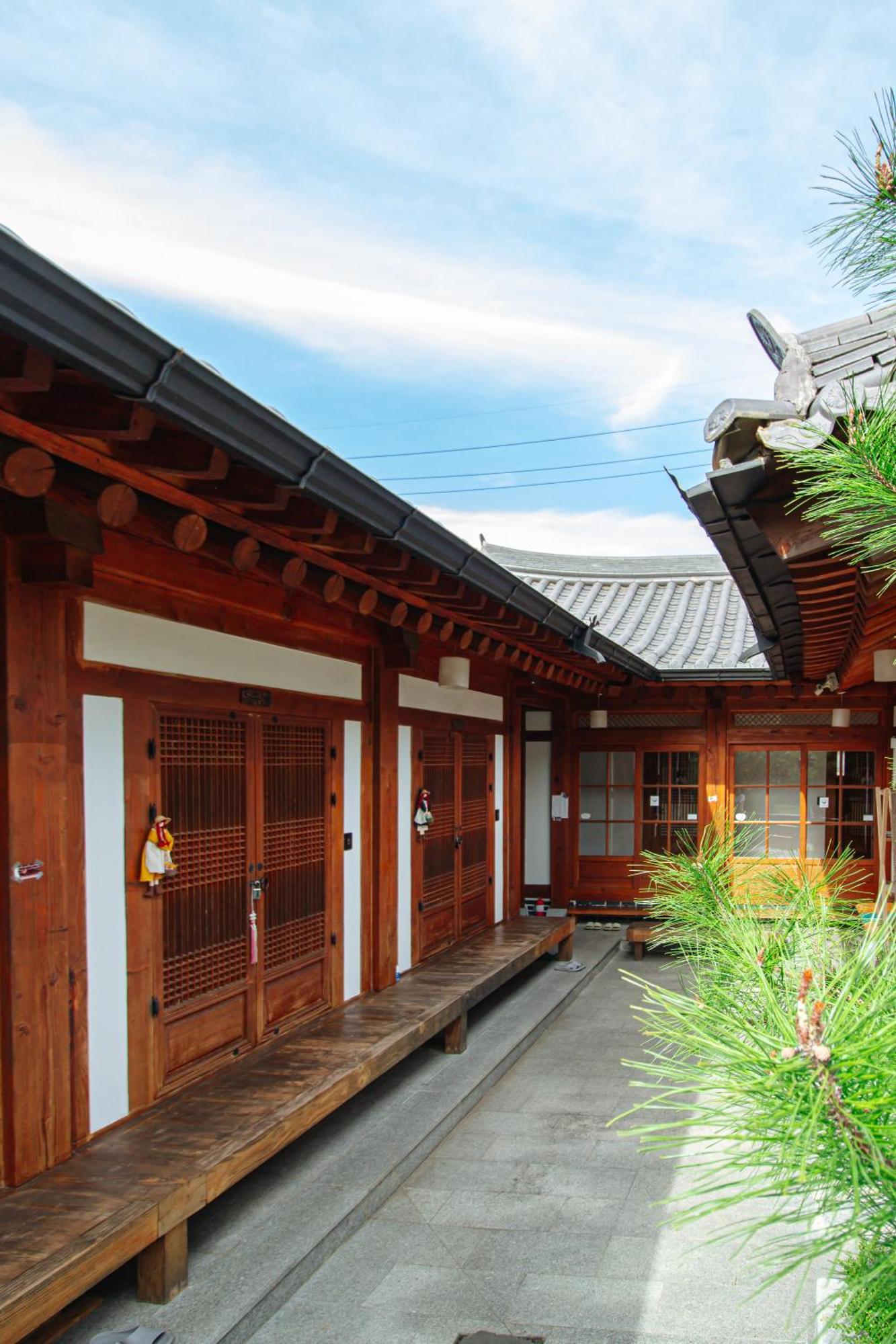 Jeonju Hanok Village Deoksugung Exterior foto